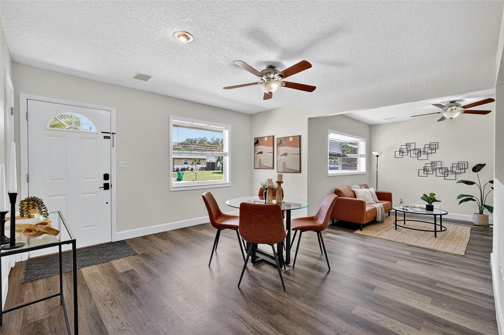 11119 Temple Avenue Seminole, FL 33772 - Photo 6 of 35