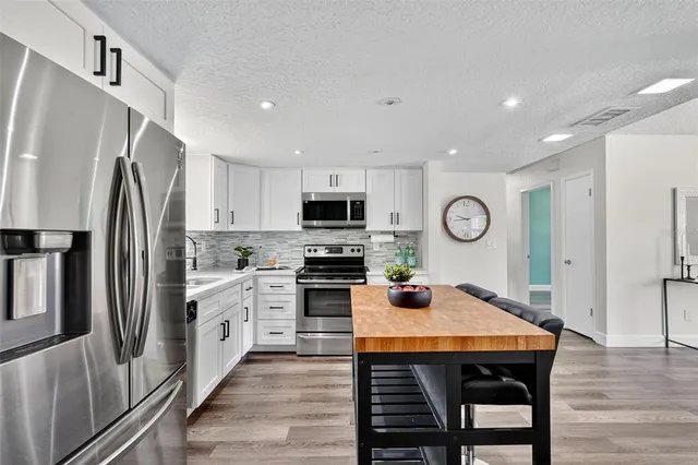 $2,400 | 11119 Temple Avenue, Seminole, FL 33772