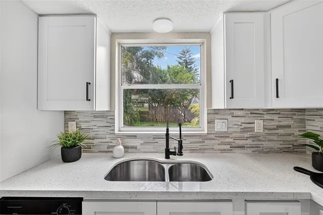 $2,400 | 11119 Temple Avenue, Seminole, FL 33772