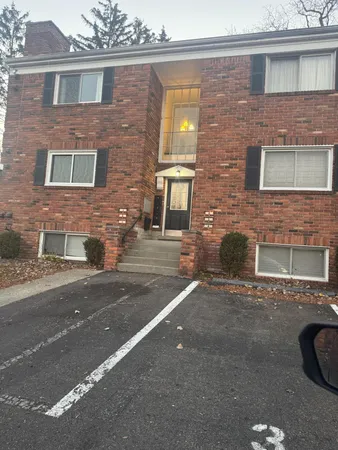 $110,000 | 31831 Grand River Avenue, Unit 3, Farmington, MI 48336