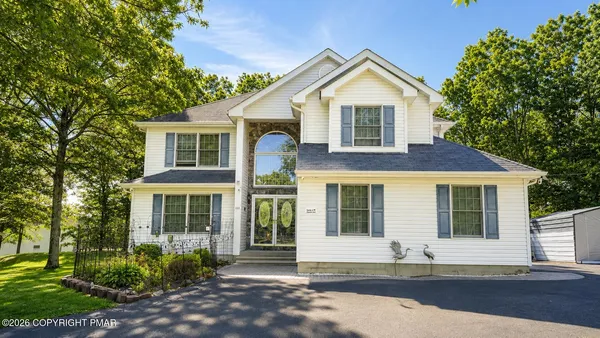 $2,800 | 135 Mountain Top Circle, Bushkill, PA 18324