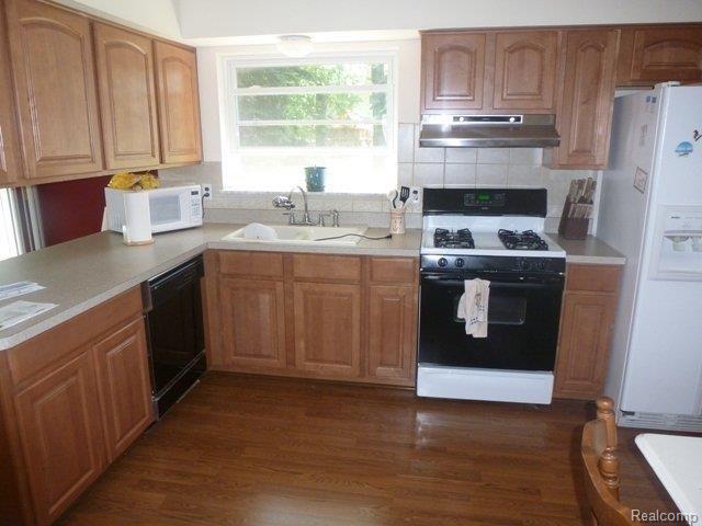 19241 Wedgewood Road Riverview, MI 48193 - Photo 4 of 9 Wedgewood Ct 001.jpg