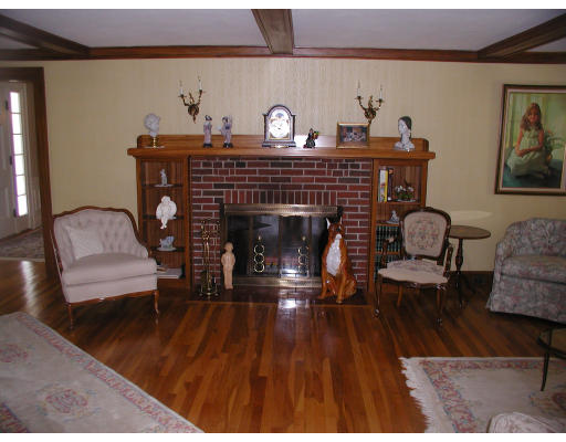 25 Badger Road Medford, MA 02155 - Photo 5 of 23 Gallery Image 5