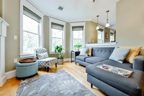 $3,100 | 27 Elm Street, Unit 2, Boston, MA 02122