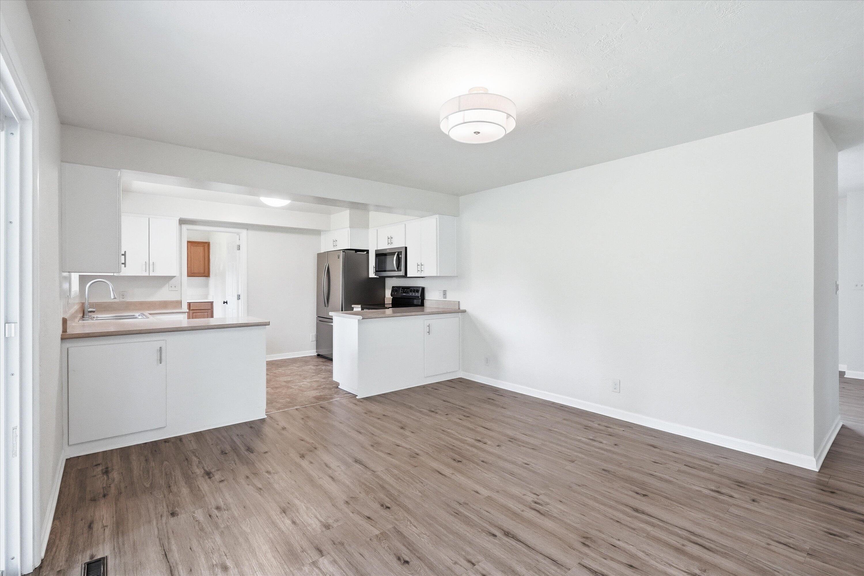 689 South Modoc Avenue Medford, OR 97504 - Photo 12 of 47 Dining room