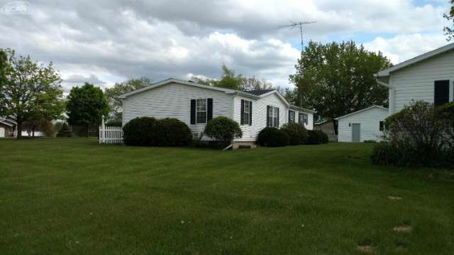 11322 South New Lothrop Road Durand, MI 48429 - Photo 2 of 6 21166425-1.JPG