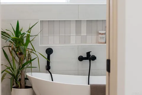 $2,295,000 | 4860 Park Drive, Carlsbad, CA 92008