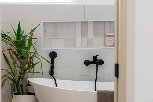 $2,295,000 | 4860 Park Drive, Carlsbad, CA 92008