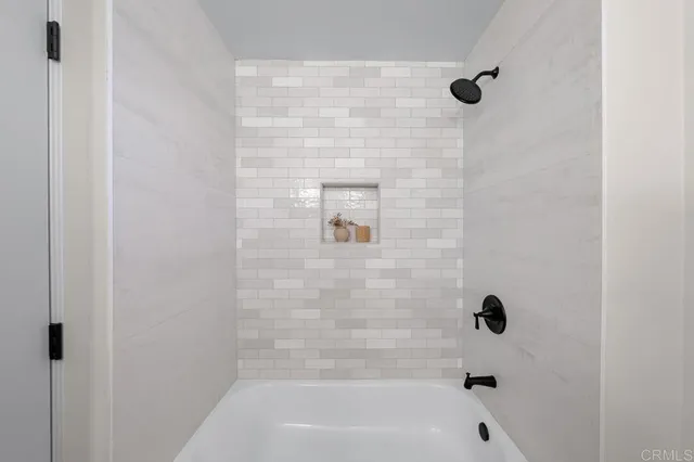 $2,295,000 | 4860 Park Drive, Carlsbad, CA 92008