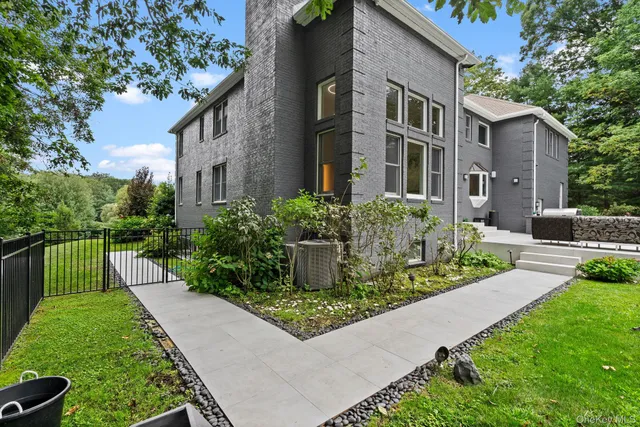 $3,450,000 | 20 Stonewall Circle, West Harrison, NY 10604