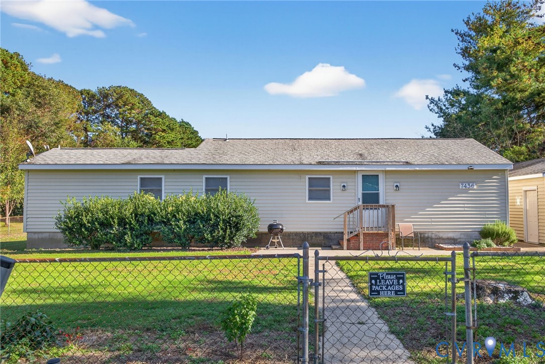 7436 Richmond Road Williamsburg, VA 23188 - Photo 15 of 44 a front view of house with yard and green space