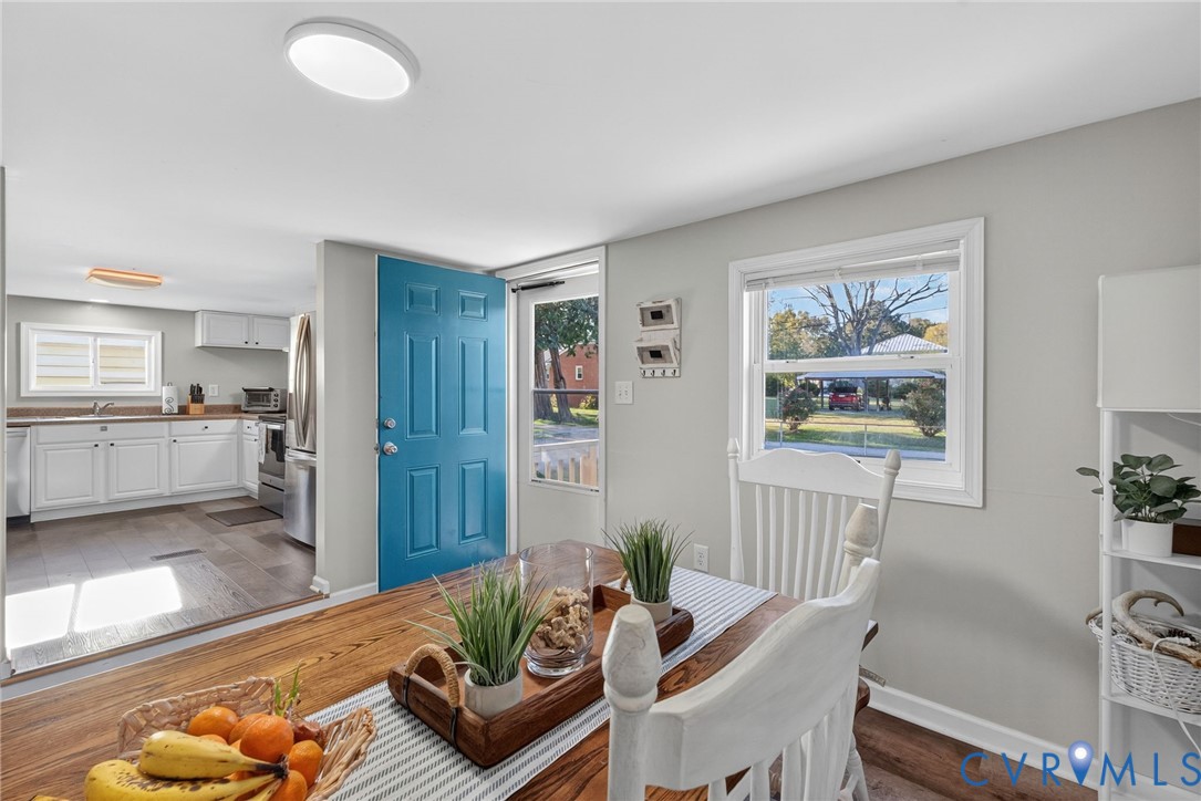 7436 Richmond Road Williamsburg, VA 23188 - Photo 4 of 44 a living room with furniture and a window