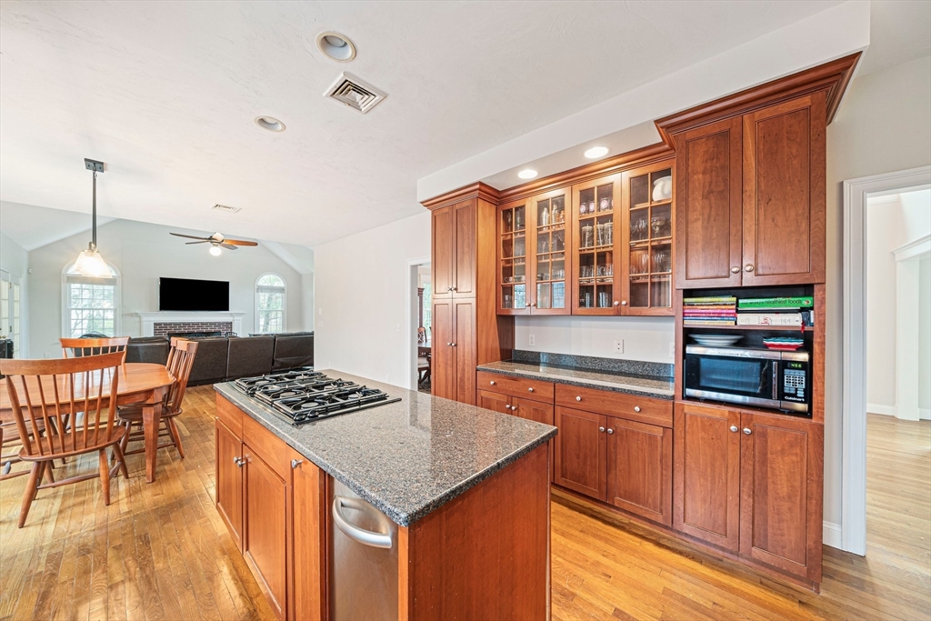 57 Bates Way Hanover, MA 02339 - Photo 5 of 42 Gallery Image 5