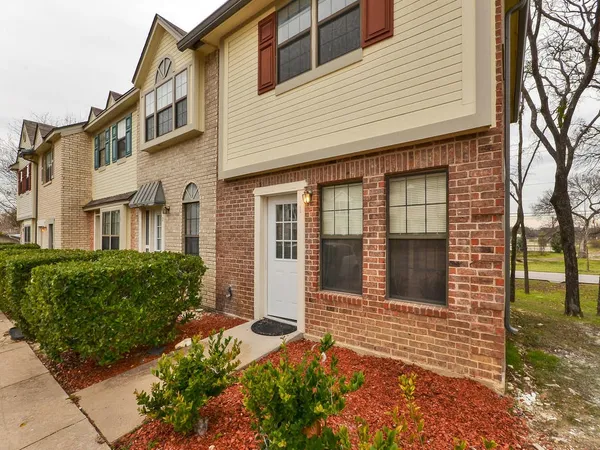 $1,550 | 202 South College Street, Unit 9, Georgetown, TX 78626