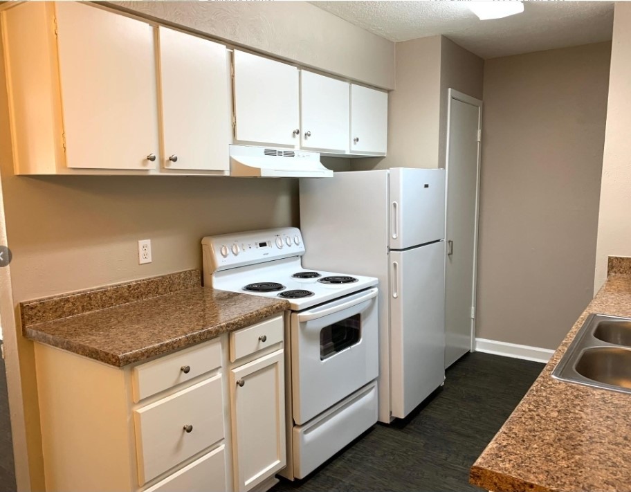 2200 Cypress Landing Road, Unit C12 Houston, TX 77090 - Photo 12 of 12 a kitchen with a stove and a sink