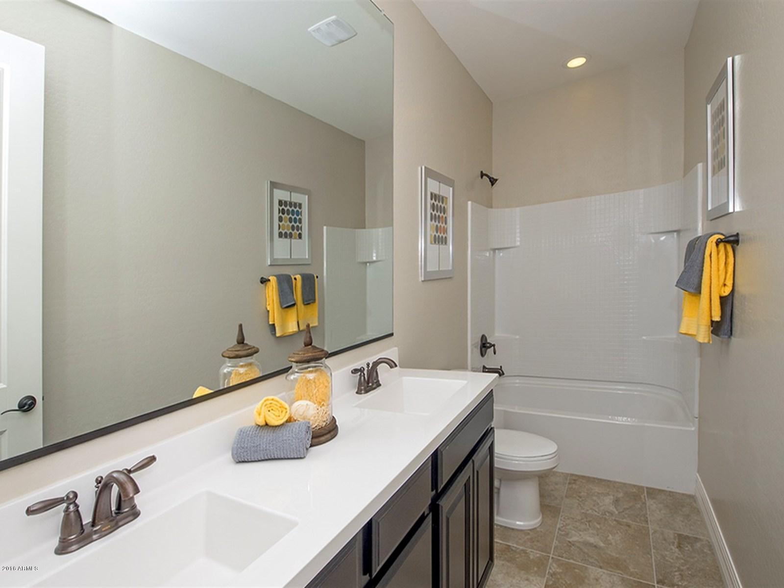 004_Dual Sink Guest Bathroom