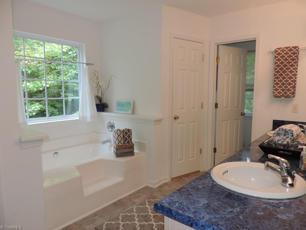 321 Ridgeland Drive High Point, NC 27262 - Photo 15 of 27 Gallery Image 15