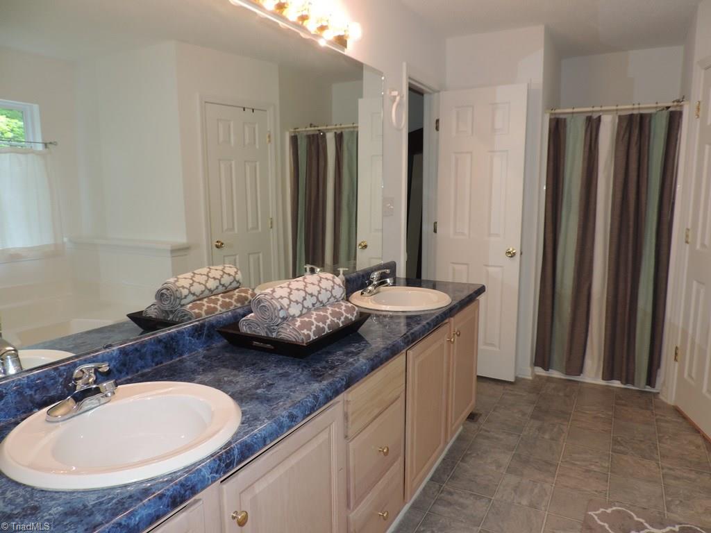 321 Ridgeland Drive High Point, NC 27262 - Photo 17 of 27 Gallery Image 17