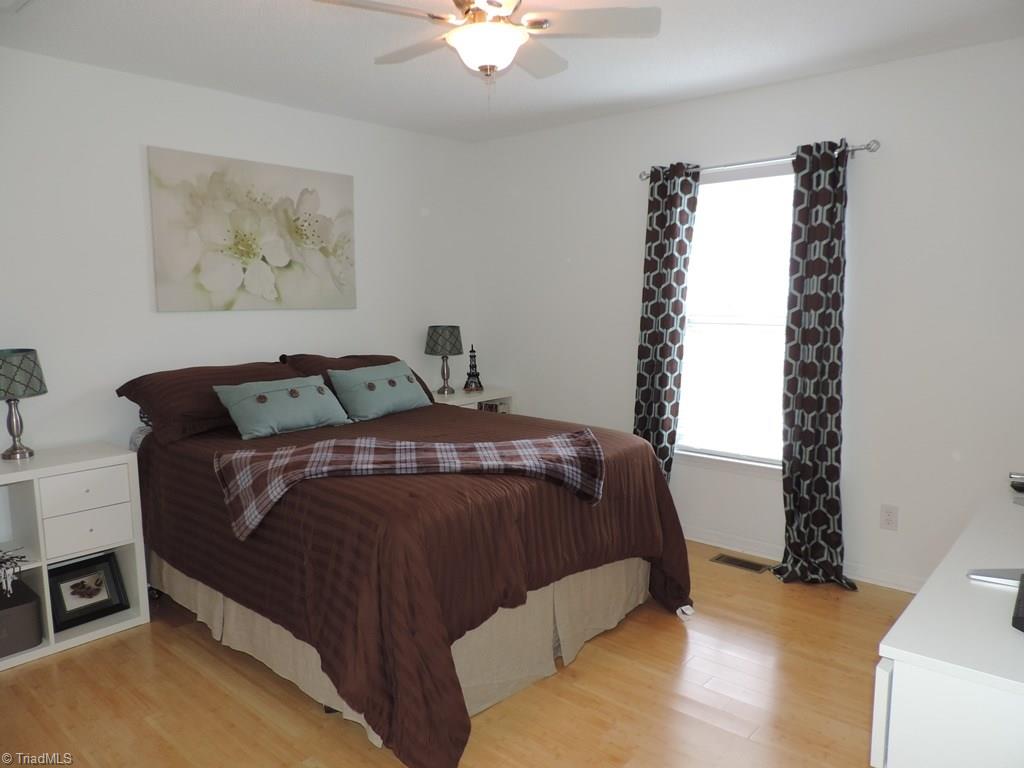 321 Ridgeland Drive High Point, NC 27262 - Photo 18 of 27 Gallery Image 18