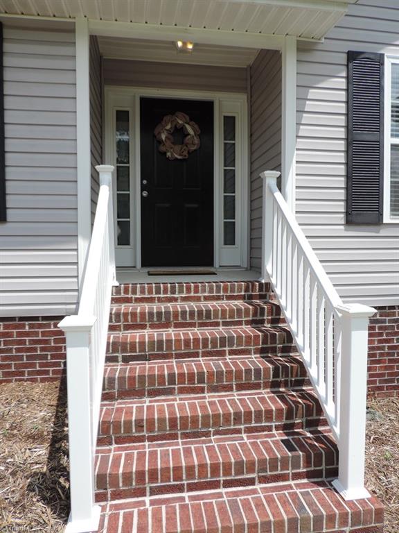 321 Ridgeland Drive High Point, NC 27262 - Photo 3 of 27 Gallery Image 3