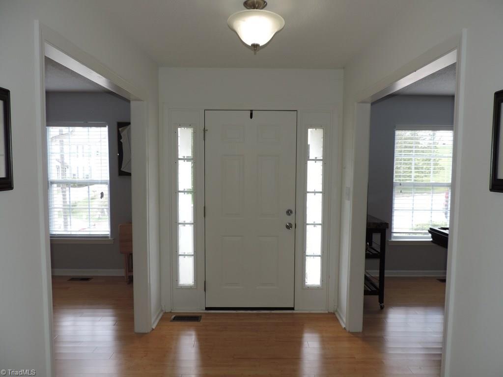 321 Ridgeland Drive High Point, NC 27262 - Photo 4 of 27 Gallery Image 4
