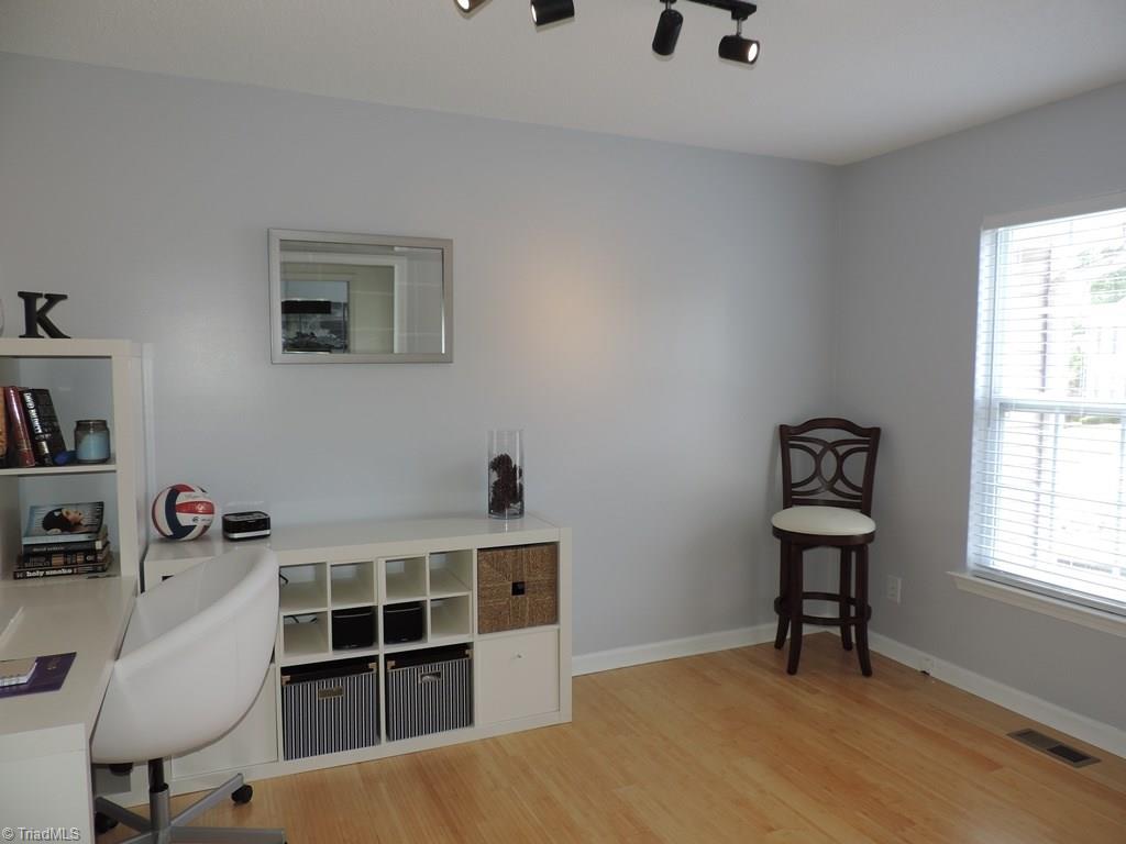 321 Ridgeland Drive High Point, NC 27262 - Photo 5 of 27 Gallery Image 5