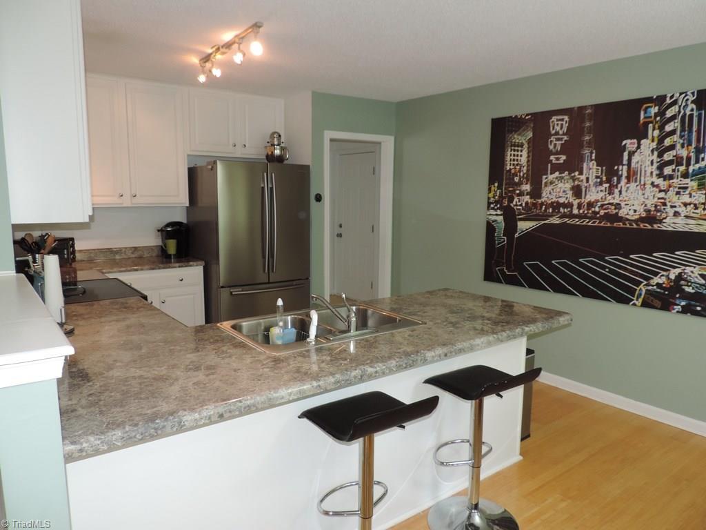 321 Ridgeland Drive High Point, NC 27262 - Photo 9 of 27 Gallery Image 9