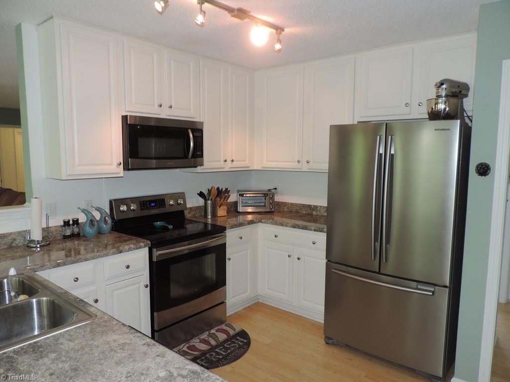 321 Ridgeland Drive High Point, NC 27262 - Photo 10 of 27 Gallery Image 10