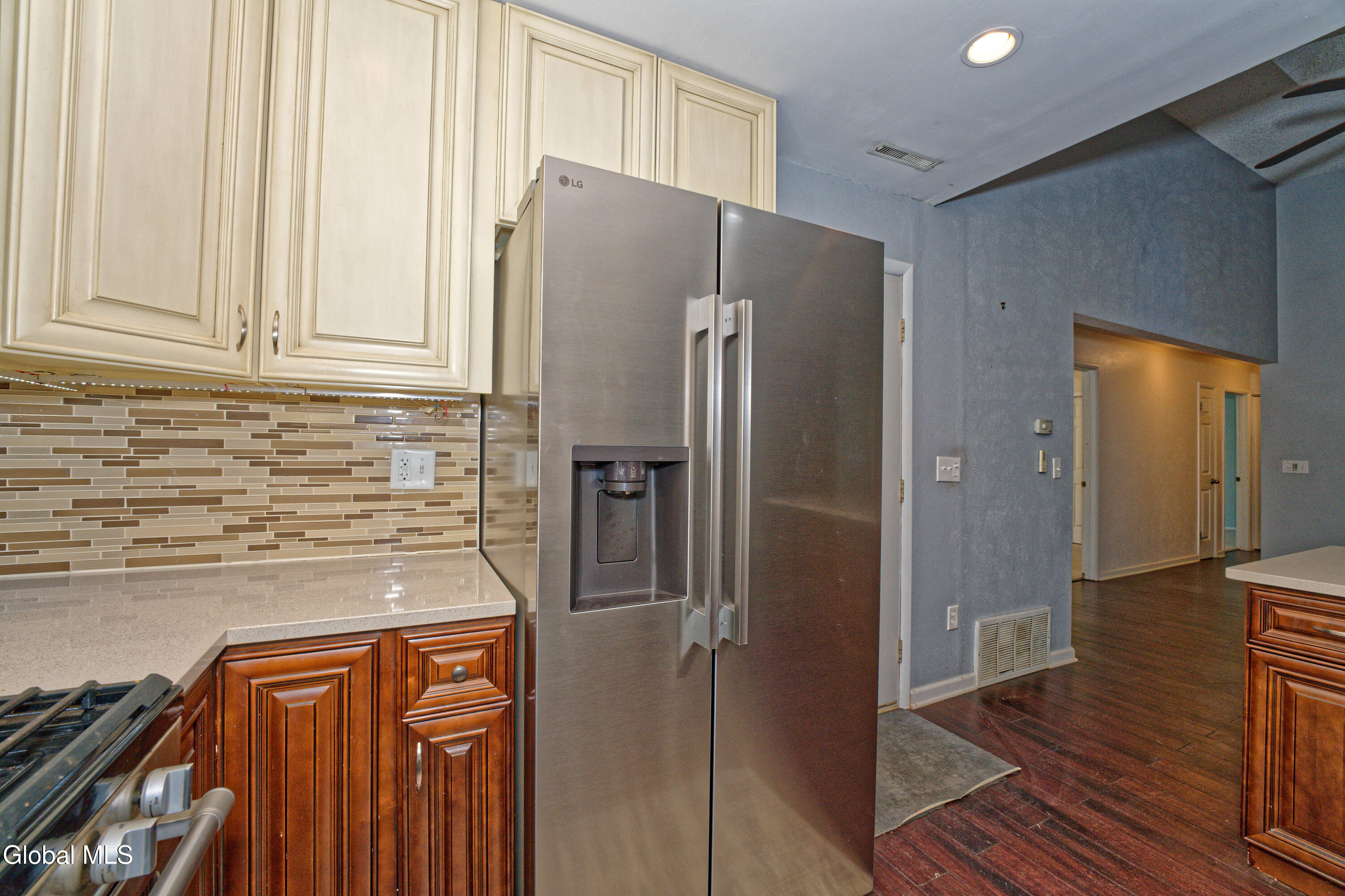 638 Top Ridge Drive Guilderland, NY 12203 - Photo 11 of 31 3 Kitchen 5