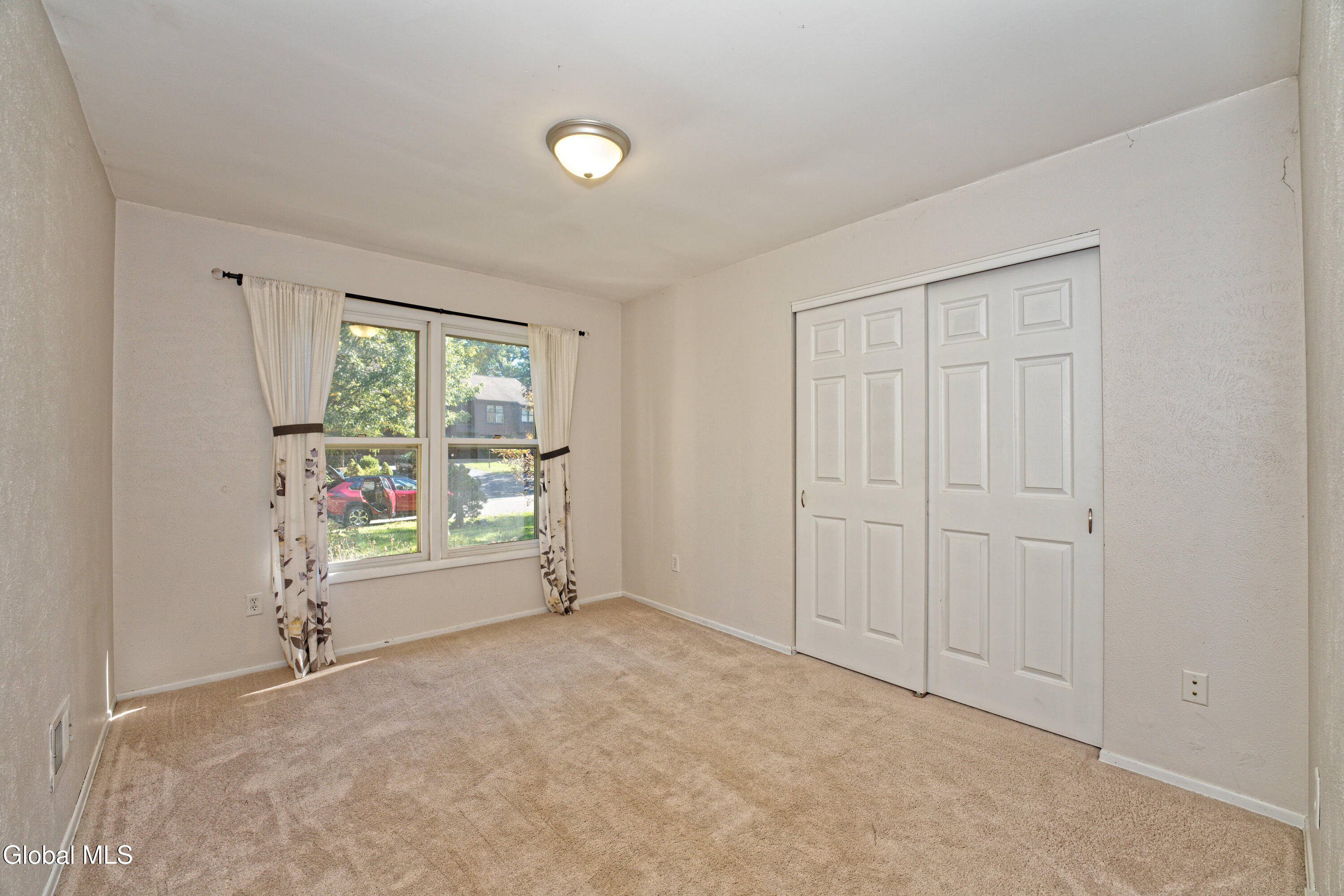 638 Top Ridge Drive Guilderland, NY 12203 - Photo 20 of 31 6 Bedroom 1