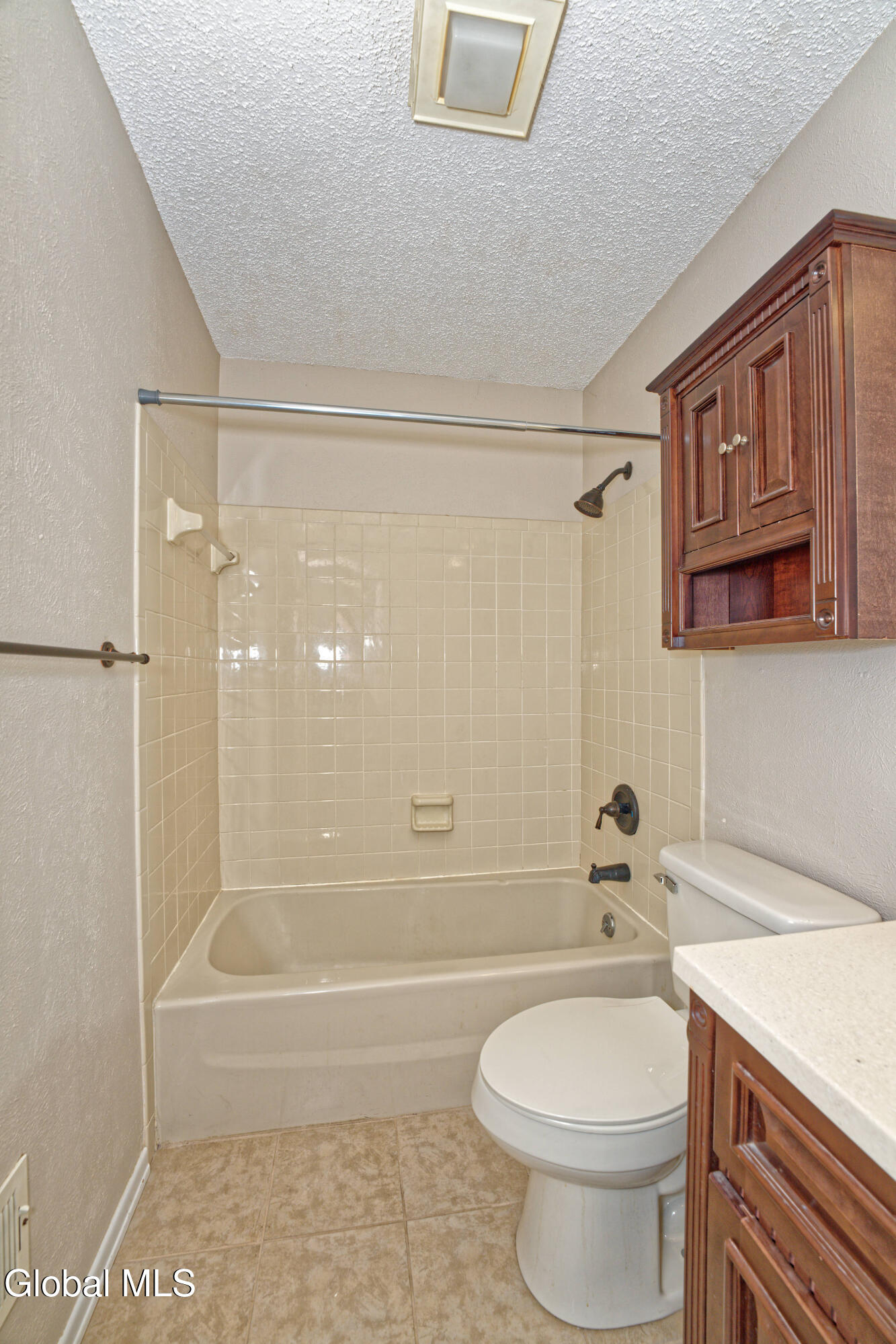 638 Top Ridge Drive Guilderland, NY 12203 - Photo 24 of 31 Bathroom 2