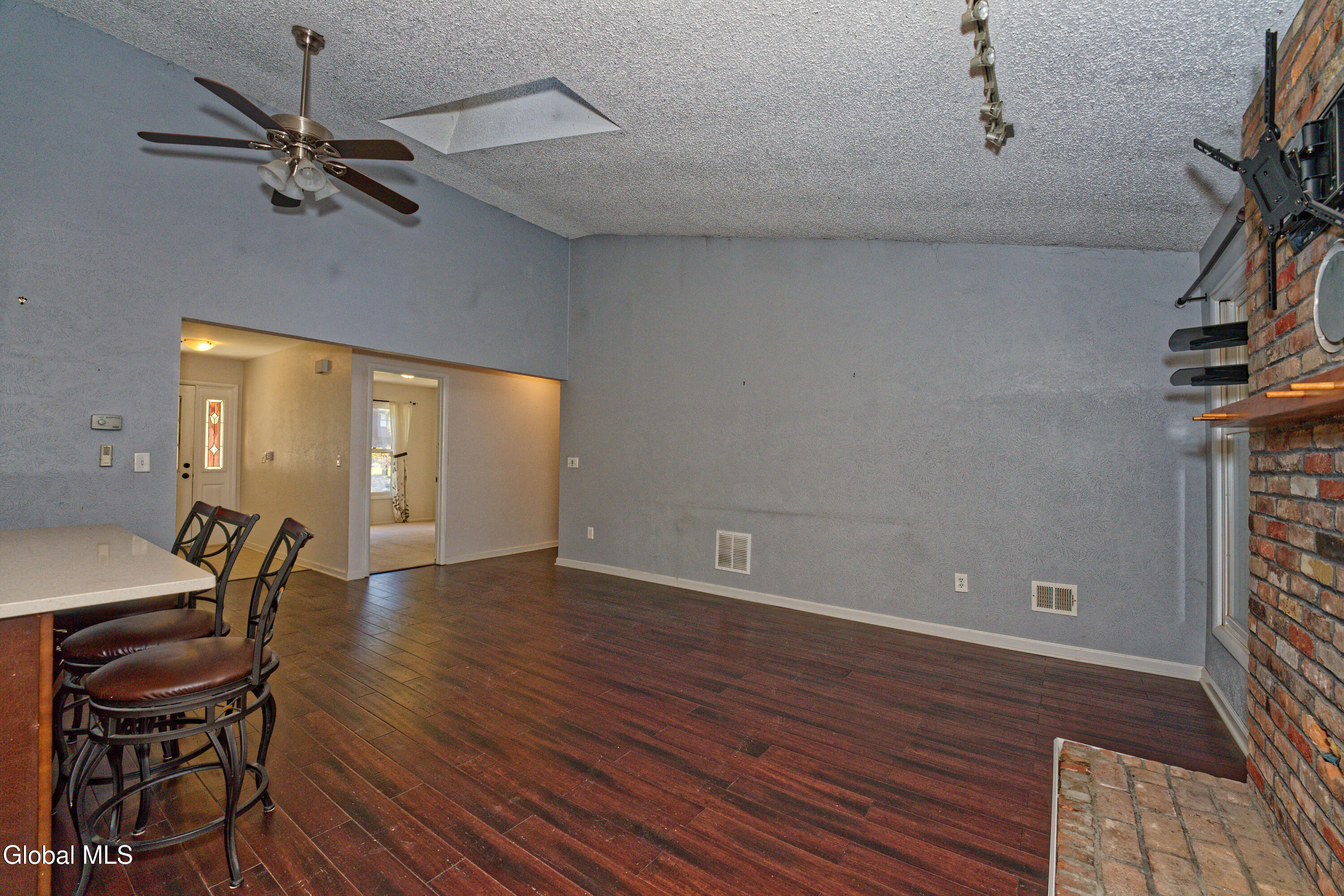 638 Top Ridge Drive Guilderland, NY 12203 - Photo 6 of 31 2 Livingroom 1