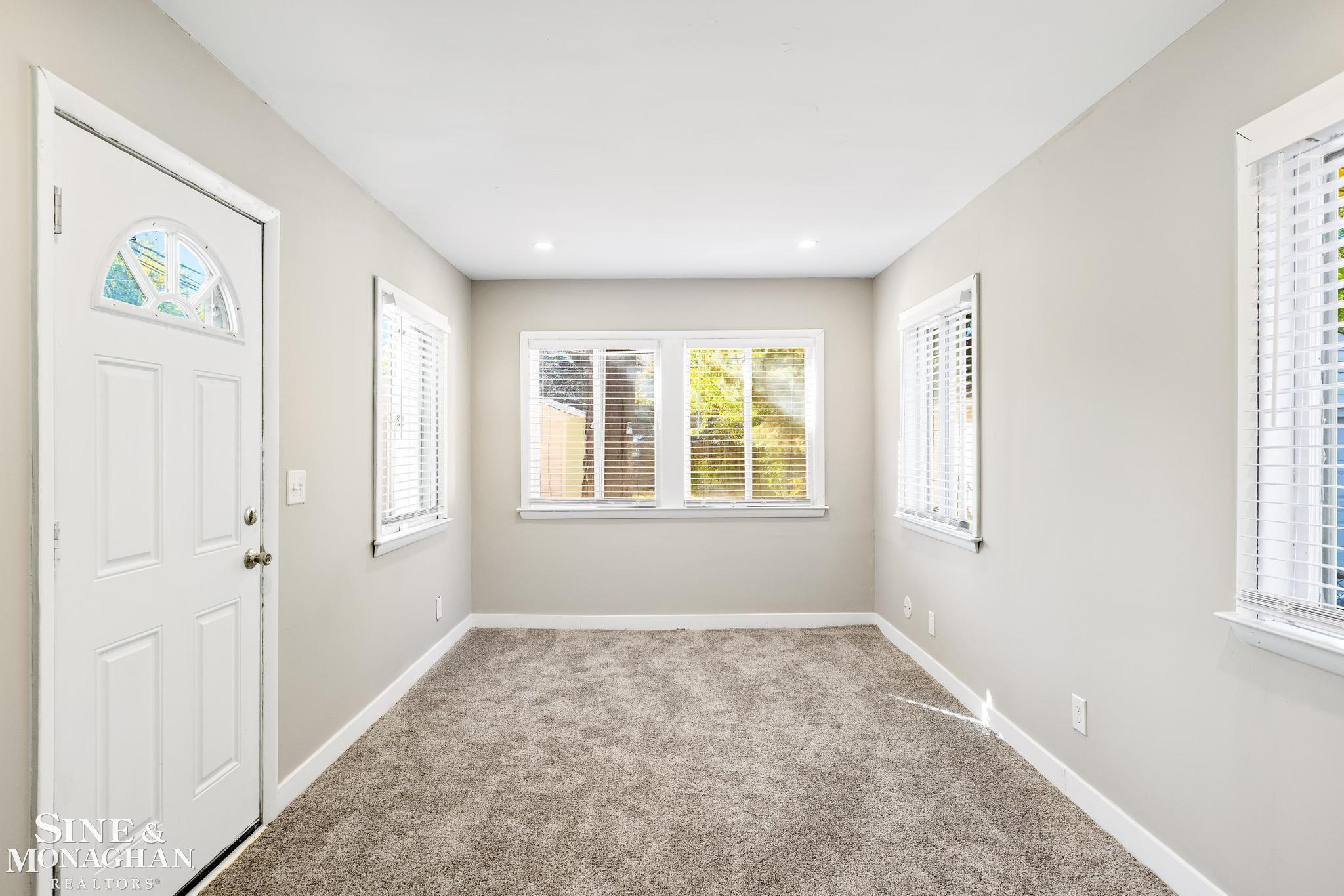 1685 Bournemouth Road Grosse Pointe Woods, MI 48236 - Photo 13 of 32