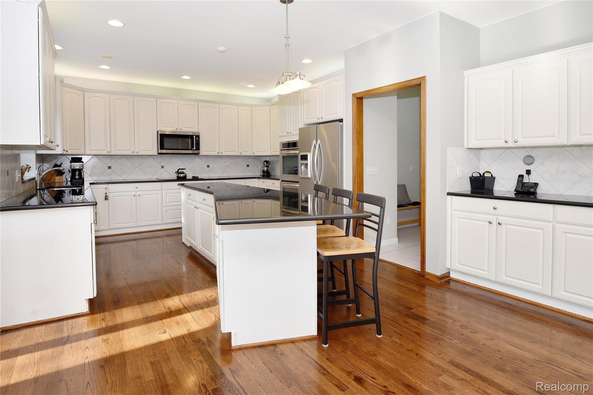 3587 Vineyard Springs Court Rochester, MI 48306 - Photo 8 of 39 3587 Vineyard Springs_07.JPG