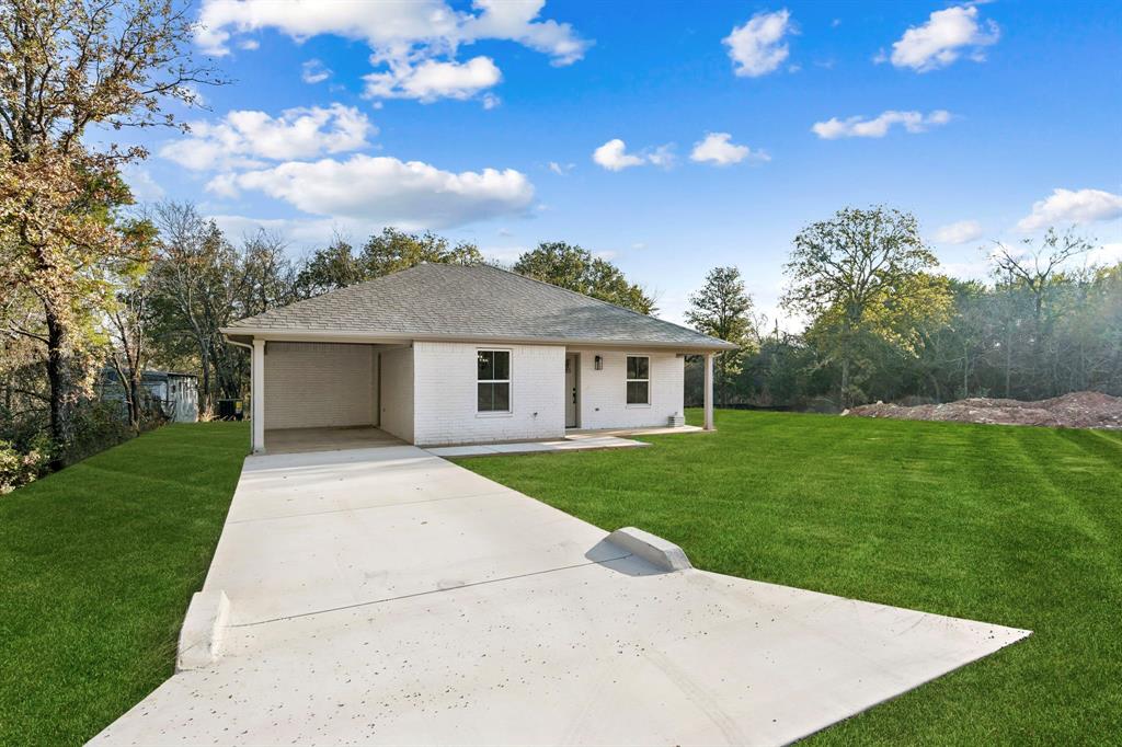 5637 Mesa Loop Granbury, TX 76048 - Photo 2 of 40