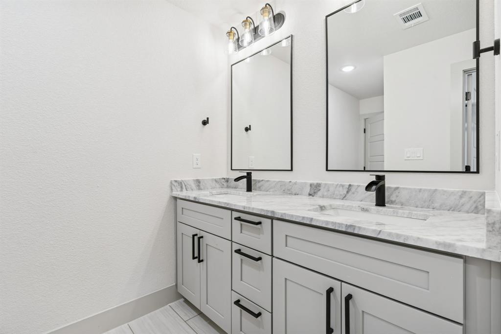 5637 Mesa Loop Granbury, TX 76048 - Photo 25 of 40