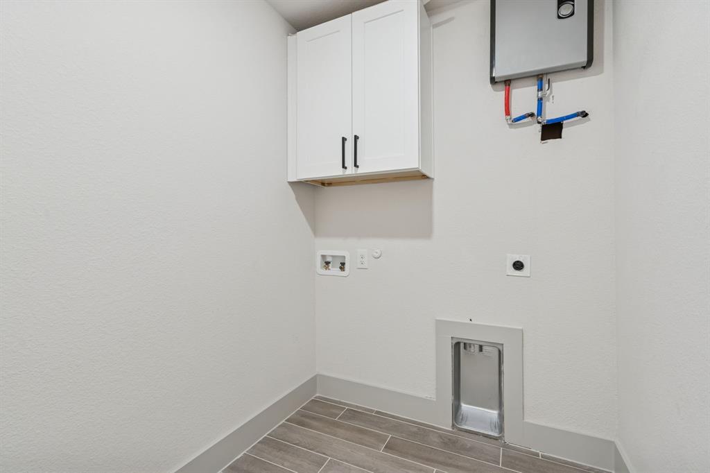 5637 Mesa Loop Granbury, TX 76048 - Photo 37 of 40