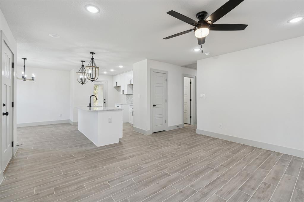 5637 Mesa Loop Granbury, TX 76048 - Photo 7 of 40