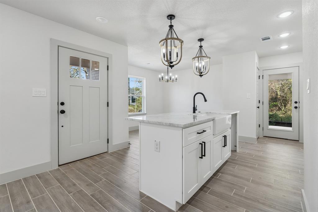 5637 Mesa Loop Granbury, TX 76048 - Photo 10 of 40