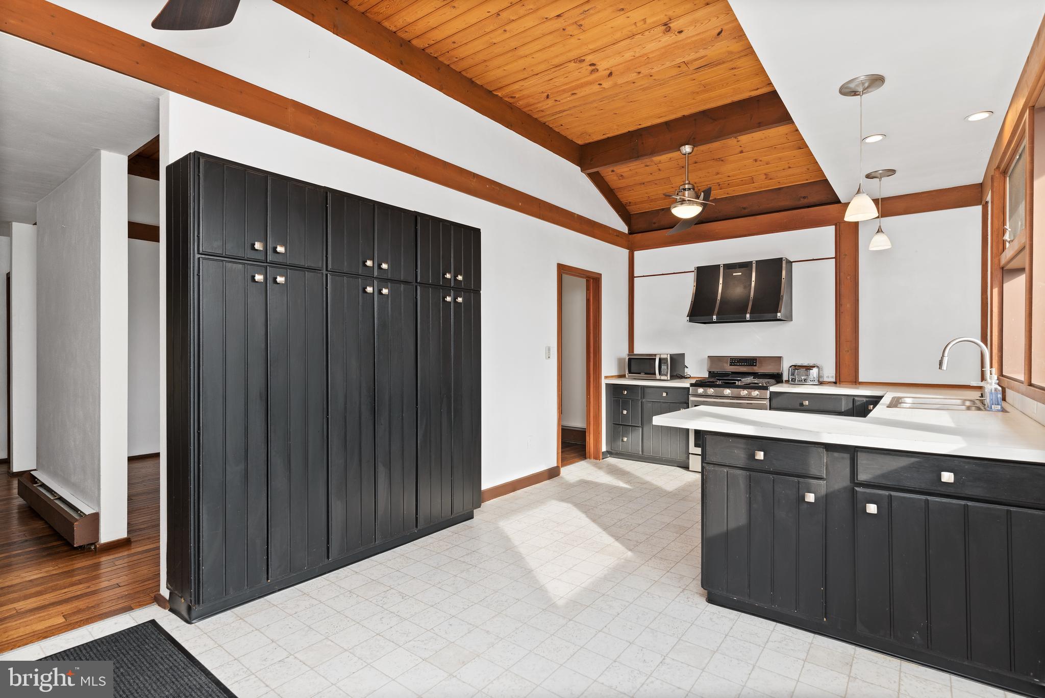 1677 Grantley Road York, PA 17403 - Photo 14 of 52 Gallery Image 14