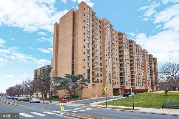 $2,200 | 4500 South Four Mile Run Drive, Unit 133, Arlington, VA 22204