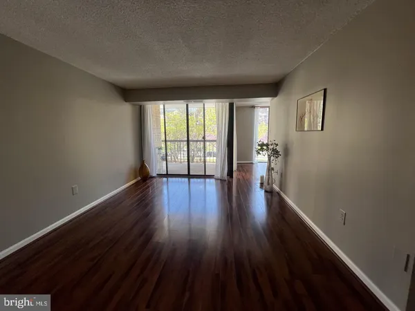 $2,200 | 4500 South Four Mile Run Drive, Unit 133, Arlington, VA 22204