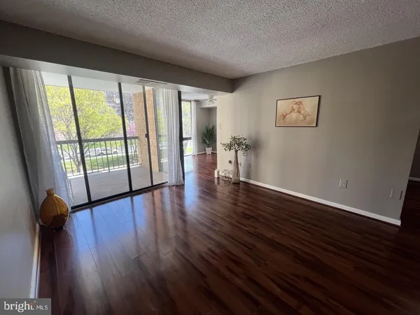 $2,200 | 4500 South Four Mile Run Drive, Unit 133, Arlington, VA 22204