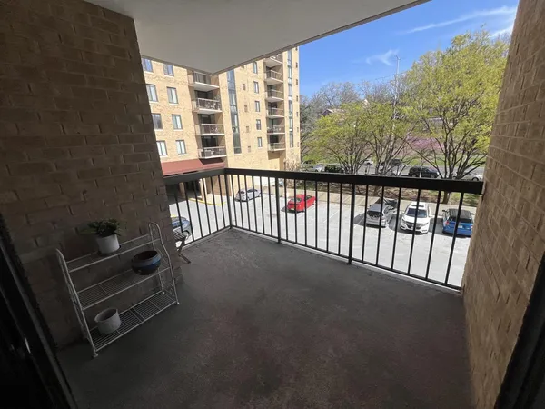$2,200 | 4500 South Four Mile Run Drive, Unit 133, Arlington, VA 22204