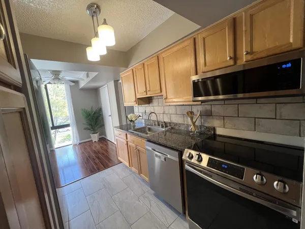 $2,200 | 4500 South Four Mile Run Drive, Unit 133, Arlington, VA 22204