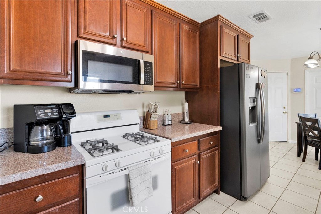 11931 Puye Road Apple Valley, CA 92308 - Photo 13 of 52