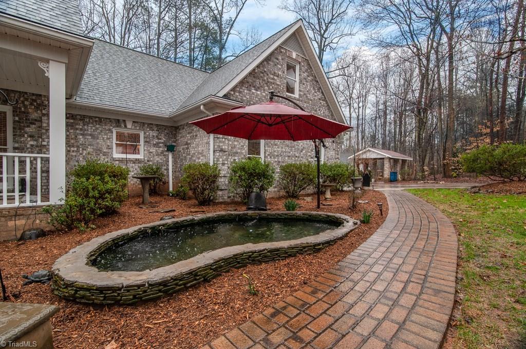 7700 Pinelawn Court Summerfield, NC 27358 - Photo 3 of 29