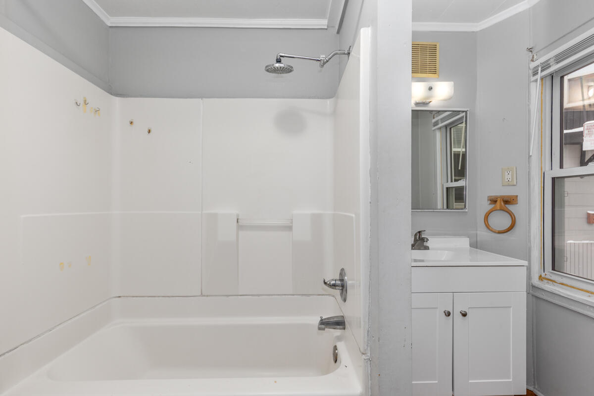 613-615 Davis Street Kalamazoo, MI 49007 - Photo 21 of 36 IMG_1019