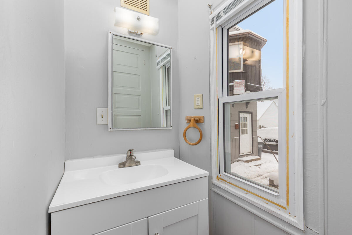 613-615 Davis Street Kalamazoo, MI 49007 - Photo 22 of 36 IMG_1020