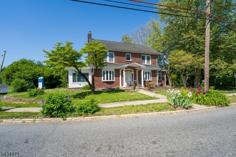 192 Lincoln Road Phillipsburg, NJ 08865 - Photo 6 of 50 a front view of a house with a yard